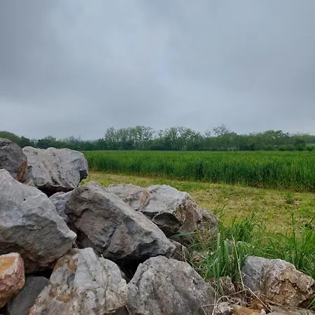 Σπίτι διακοπών Imanje Sa Bazenom