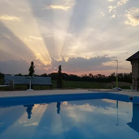 Imanje Sa Bazenom Dom wakacyjny *