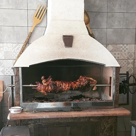 Imanje Sa Bazenom * Ομπρένοβατς