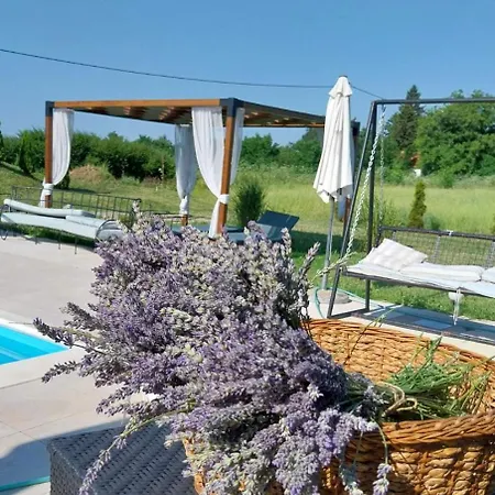 Imanje Sa Bazenom Dom wakacyjny *